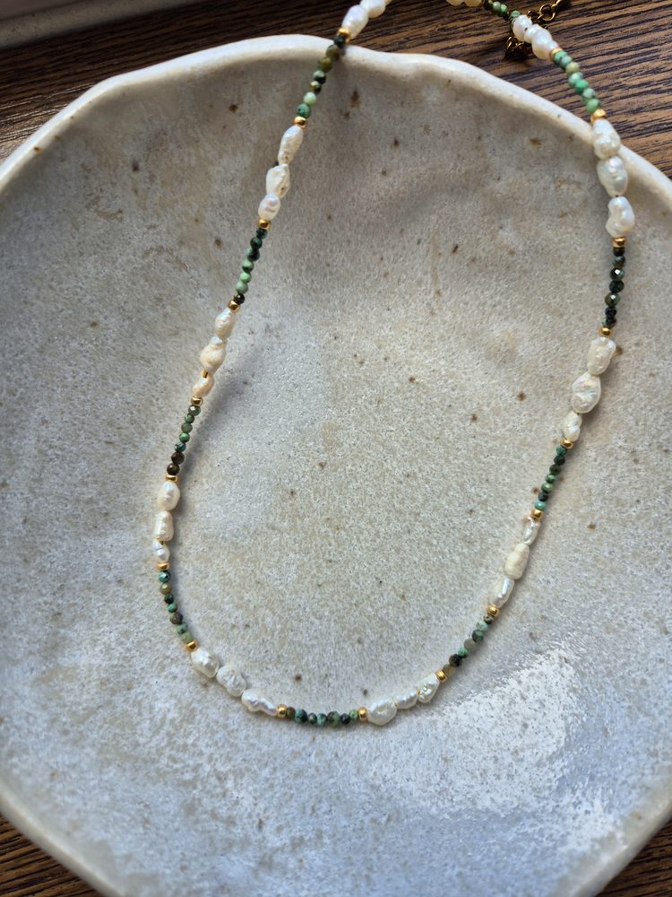 Feine Kette mit bunten Miyuki-Perlen